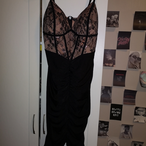 Dress - Picture 1 of 4